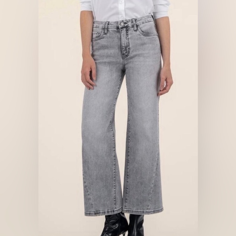 Kut Kloth Light Gray High-Rise Wide Leg Jeans. Like new. Women’s size 6
